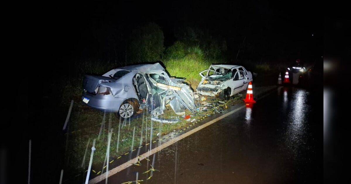 Acidente entre dois carros deixa três mortos e três feridos na PR-473, no Paraná