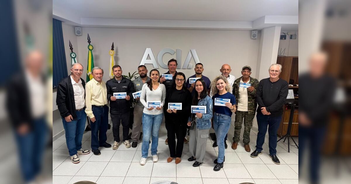 Acia entrega prêmios da campanha de Dia das Mães em Apucarana; veja fotos