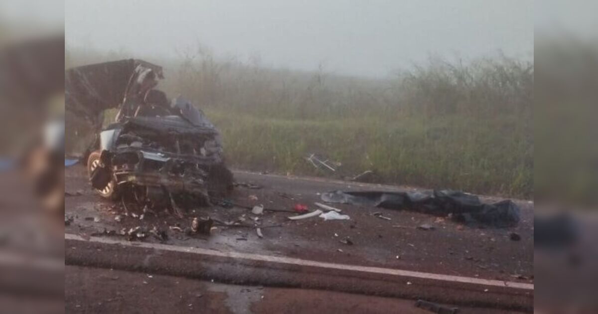Tragédia na PR-323: acidente entre carro e van deixa três mortos e mobiliza equipes de resgate