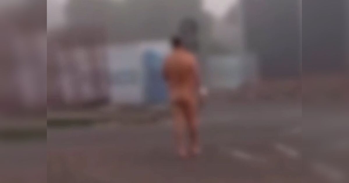 Vídeo: homem é flagrado nu em rotatória movimentada no PR e mobiliza PM e Samu