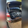 PRE apreende veículo com porta-mala lotado de maconha na PR-444 em Arapongas
