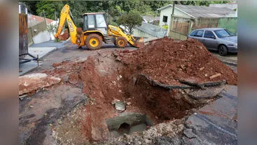 Prefeitura de Apucarana inicia substituição de galerias rompidas pelas fortes chuvas