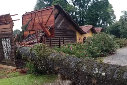 A loja atingida abrigava o estoque de produtos produzidos pelo mosteiro e funciona como uma das principais fontes de renda para a manutenção das atividades da abadia