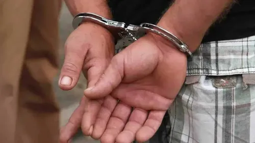 Homem foi algemado e encaminhado para os procedimentos legais