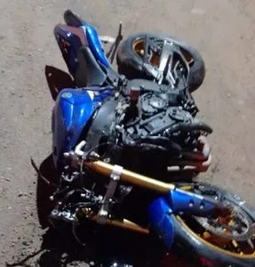 Motocicleta ficou completamente destruída