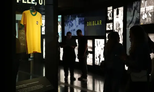 O Museu do Futebol fica na Praça Charles Miller, s/n, Pacaembu, em São Paulo