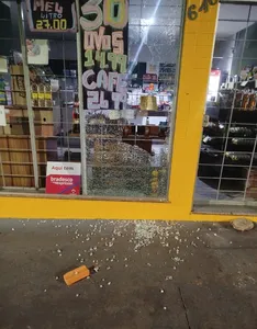 Suspeito quebrou vitrine de loja em Arapongas