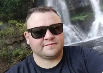 Testemunhas relataram que a vítima foi atingida por aproximadamente cinco tiros