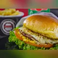 Cliente consome em trailer de lanches e foge sem pagar em Sabáudia