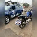 Homem é detido com moto furtada e diz que pegou de amigo