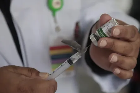 As vacinas armazenadas na sala de vacinação ficaram sem a temperatura adequada e todo o medicamento foi perdido