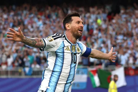 Lionel Messi fez três gols contra a Argélia na estreia da Argentina na Copa do Mundo 2026