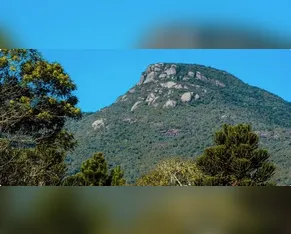 Após se perder e buscar abrigo em gruta, jovem é resgatado em trilha do PR
