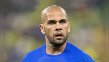 Daniel Alves prega em igreja e afirma ter sido mais feliz na prisão do que ganhando milhões no futebol