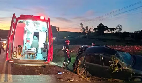 Capotamento na PR-466 deixa passageiro ferido entre Pitanga e Manoel Ribas