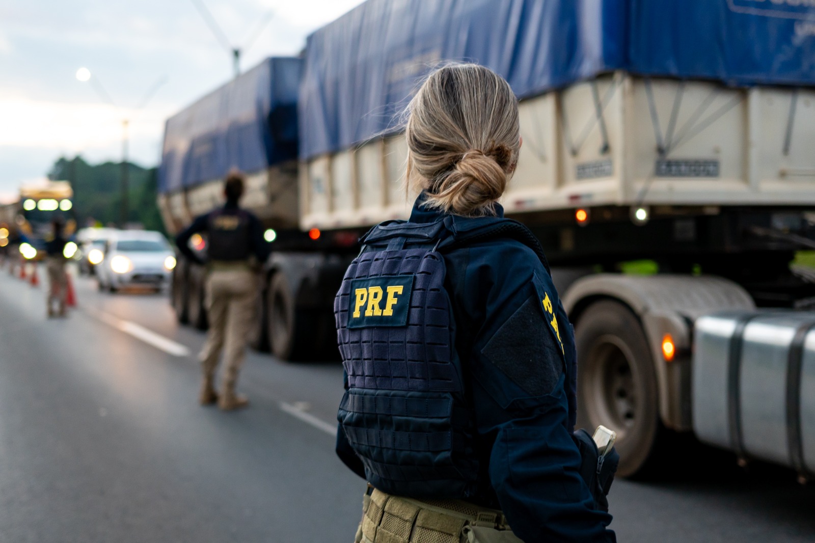 В Паранае за полгода на федеральных трассах снизилось число погибших на 5,6%, но резко выросли конфискации оружия и лекарств