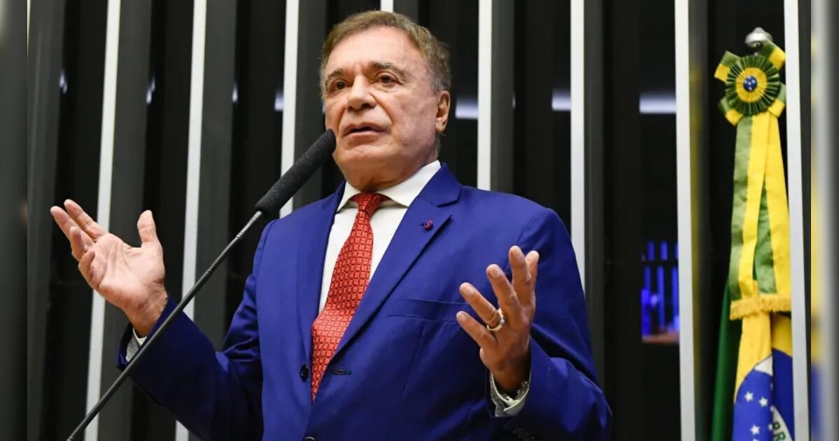 Alvaro desiste de sair candidato