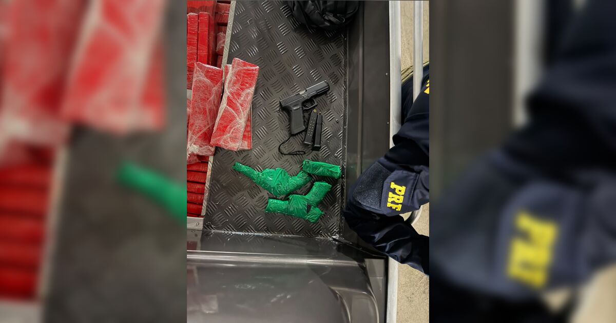 PRF apreende 380 kg de maconha e armas em fundo falso de barco na BR-376