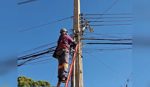Copel e Prefeitura fiscalizam mutirão de regularização de cabos de telecom em Ivaiporã