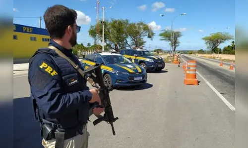 Idoso é preso no PR por exibir imagens pornográficas para adolescente em viagem