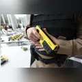 Homem leva choque da PM após briga por série em Arapongas