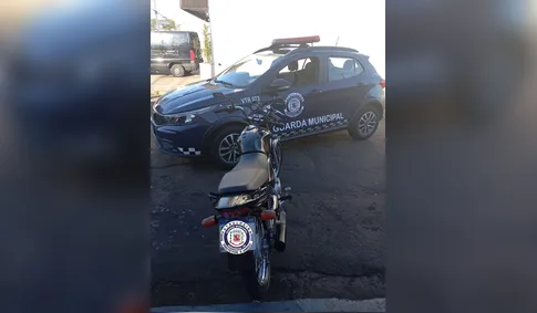 Motociclista tenta fugir da Guarda Municipal, mas tem veículo apreendido