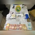 Polícia apreende mochila com drogas e quase R$ 5 mil em Arapongas
