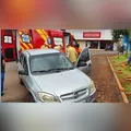 Motorista é levado à UPA após Celta parar sobre calçada em Ivaiporã