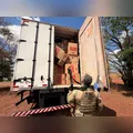 PRF intercepta caminhão com 250 mil maços de cigarros contrabandeados no interior do Paraná