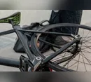 Morador acorda com latidos de cachorro e flagra homem furtando bicicletas em sua casa