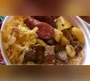 Homem é morto a facadas por colega de trabalho após pegar carne de marmita em MG