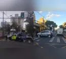 Trânsito no centro de Apucarana sofre bloqueio para manutenção de poste danificado após acidente