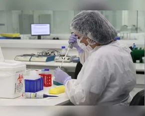 Exame de DNA em sêmen preservado soluciona crime de 2016 e polícia indicia homem por estupro no PR