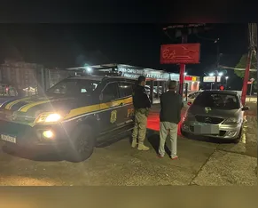 Mulher que empurrava cadeira de rodas quebra perna após ser atropelada em Apucarana