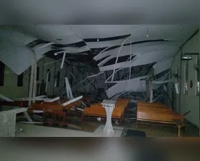 Tempestade destelha capela e causa rastro de destruição em Apucarana; veja