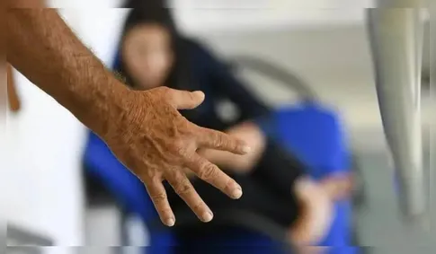 Mulher é agredida com socos após discussão em Arapongas