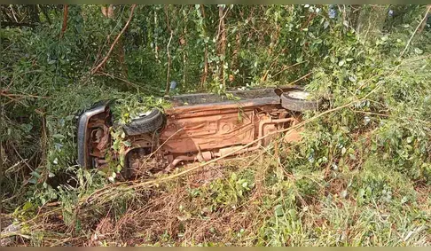 Capotamento deixa três mulheres feridas na PR-082, em Jardim Alegre