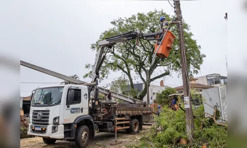Energia já foi restabelecida em mais de 90% dos imóveis em Apucarana, diz Copel