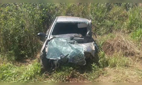 Homem morre após carro bater de frente com caminhão na PR-170 em Guarapuava