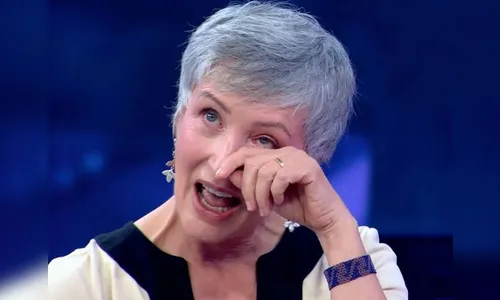 Sônia Bridi vai às lágrimas com declaração e aparição inesperada do marido em programa de TV