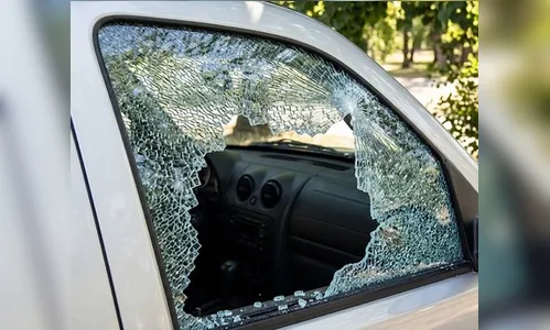 Ladrões quebram vidro de carro e furtam eletrônicos e documentos no centro de Apucarana
