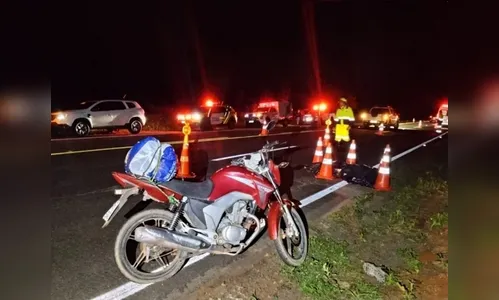 Motociclista de 70 anos morre atropelado na PR-323 após parar para checar pneu furado