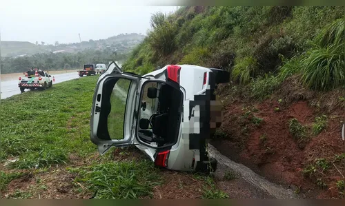 Motorista bate carro em barranco na PR-444 em Apucarana