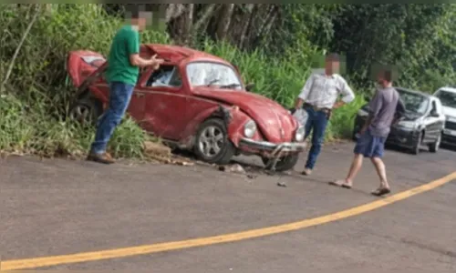 Mulher fica ferida após capotamento de Fusca em rodovia de Ivaiporã