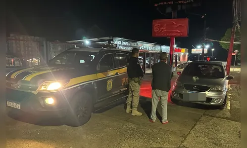 Mulher que empurrava cadeira de rodas quebra perna após ser atropelada em Apucarana