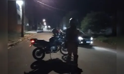 Suspeito de fazer delivery de drogas em Apucarana é pego pela Rocam com moto 'pinada'