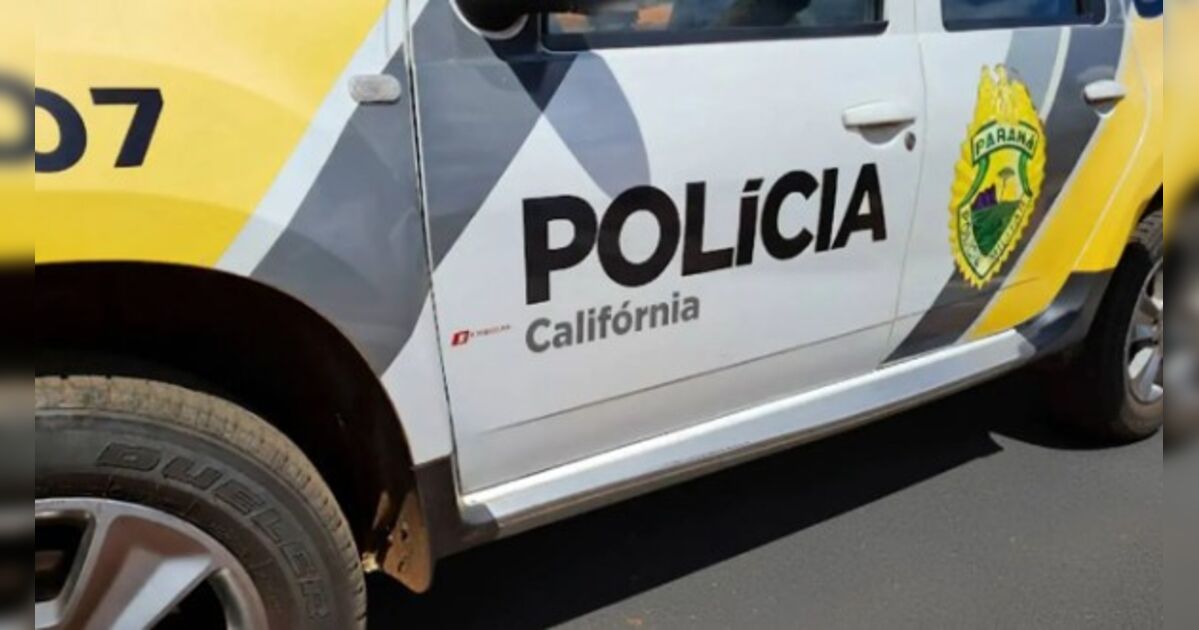 Homem sendo preso por policiais após incidente na cidade de Califórnia