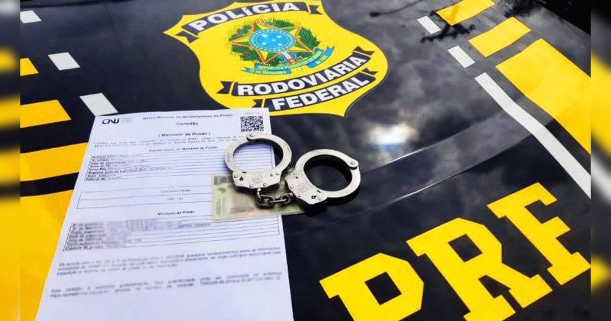 PRF prende quatro passageiros de carro de aplicativo com documentos falsos na BR-116