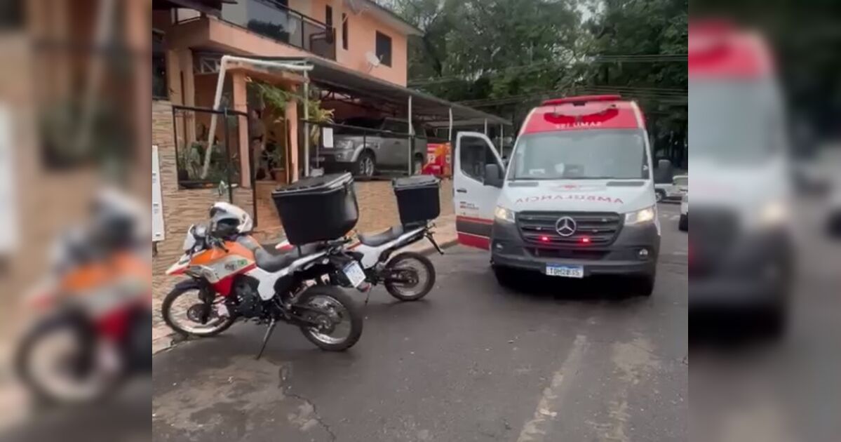 Imagem ilustrativa de uma residência com policiamento na porta