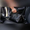 Dois homens furtam objetos de dentro de carro em Ivaiporã